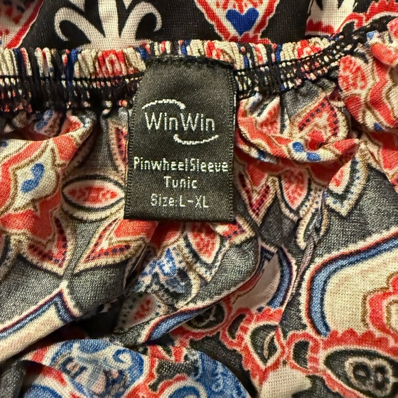 Womens Win Win colorful pinwheel sleeve tunic with lace on the sleeves Size L-XL - Picture 8 of 9